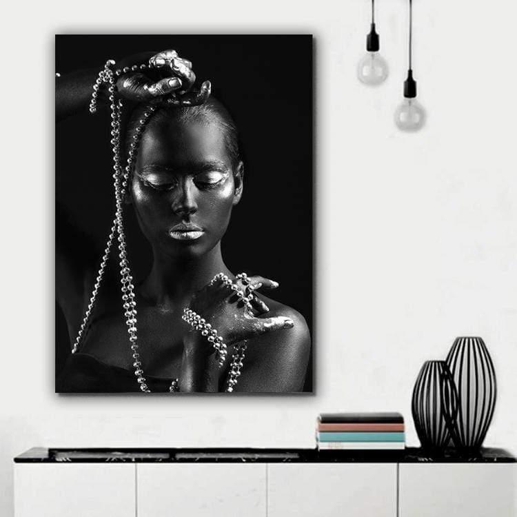 Yeni Stil Sanat Sim İşlemeli Tablolar 50x70 cm Kolyesi Elinde B&W - Simli Kanvas Tablo Altın Sim İşlemeli Kanvas Tablo